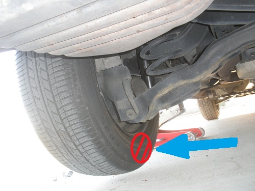 タイヤ交換でホイールが固着していて車から外れない 外し方は 車屋さんの自動車情報blog