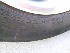 タイヤ側面のひび割れ亀裂